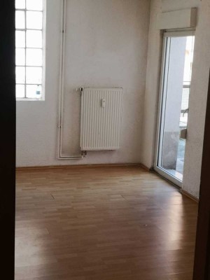 Helle 3,5-Zimmer Erdgeschosswohnung mit Terrasse in Zuffenhausen