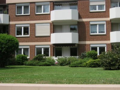 Zentral, aber ruhig gelegene 2-Zimmer-EG-Wohnung mit Balkon in Bi-Mitte, derzeit vermietet