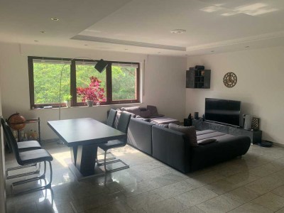Stilvolle, geräumige und gepflegte 2-Zimmer-Wohnung mit 2 Balkons und EBK in Lindenthal
