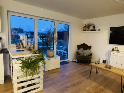 Traumhafte 2 Zi-Gartengeschosswohnung mit Terrasse, Einbauküche und Stellplatz