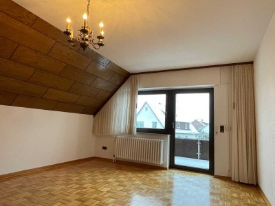 Schöne 3-Zimmer-DG-Wohnung mit Balkon und EBK in Aerzen