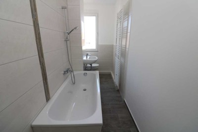 Schaumparty im modernen Wannenbad...helle 3-RW mit Wanne & Balkon!!!
