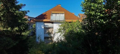 Ruhig, zentrumsnah, in kleinem Haus: Gemütliche 3-ZW unterm Dach