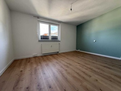 loftartige, neuwertige 3-Raum-DG-Wohnung mit Balkon und Einbauküche in Dieburg