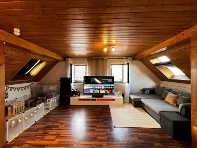 Gemütliche 2-Zimmer-Dachgeschoss Wohnung ab Juli zu vermieten