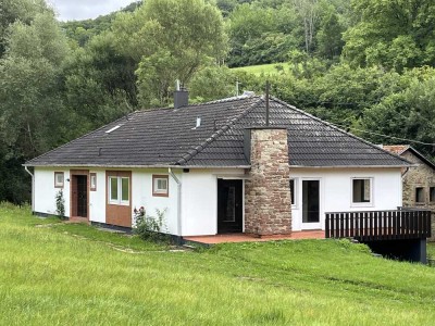 Im Grünen freistehendes renoviertes Haus in Merzig-Merchingen (Pferdehaltung möglich)