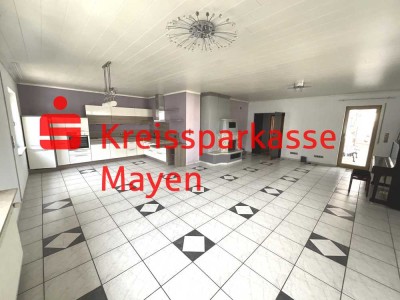 Hier können Sie sofort einziehen. ETW mit Einbauküche, Kamin & Balkon.