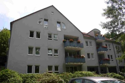 Öffentlich geförderte Wohnung mit Balkon und PKW-Stellplatz