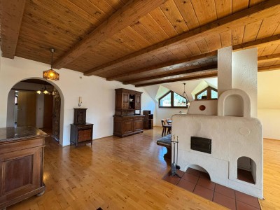 Dachgeschoss in ruhiger, zentrumsnaher Lage.