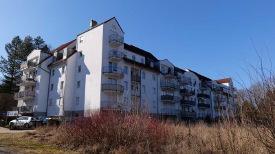 Freundliche 2-Zimmer-Wohnung mit Balkon und Tiefgarage im Grünen