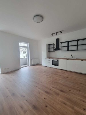 *****SANIERTE UND HELLE 2 ZIMMER WOHNUNG MIT 2 BALKONEN INKL. NEUER EINBAUKÜCHE-AB SOFORT FREI!*****