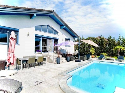 Modernes Traumjuwel mit Pool!