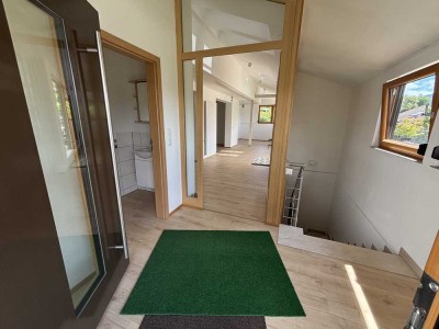 Geschmackvolle, modernisierte 3-Raum-Terrassenwohnung mit Balkon und EBK in Frickenhausen