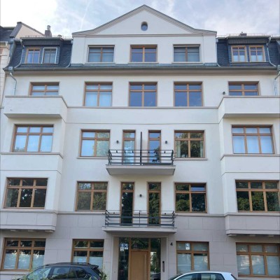Erstbezug nach Kernsanierung: gehobene 2-Zimmer-Wohnung mit EBK / Balkon in zentralster Lage