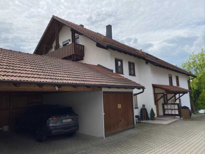 Schöne 2-Zimmer-Dachgeschosswohnung mit Balkon in zentraler Lage von Isen!