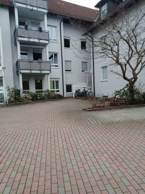 Sanierung mit Einbauküche und neuem Bad: 
Schöne 3-Raum-EG-Wohnung in Weiden in der Oberpfalz
