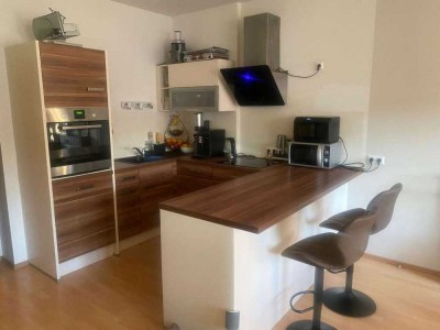 Geschmackvolle, gepflegte 2-Raum-Wohnung mit Balkon und Einbauküche in Wackersdorf