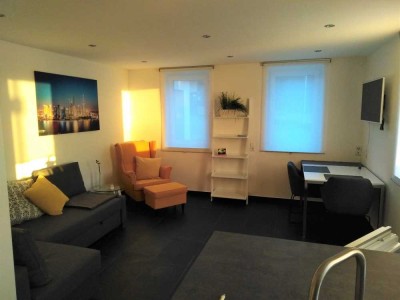 voll möbilierte 1,5-Zimmer-Wohnung, EBK, Parkplatz, gute Verkehsanbindung - Miete auf Zeit