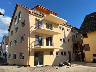 Erstbezug mit Balkon: Stilvolle-Dachgeschosswohnung in Zell unter Aichelberg