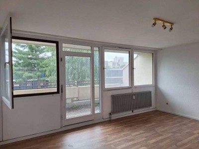 1-Zimmer-Wohnung mit Süd-Balkon und Schwimmbadnutzung – Küche & Bad renovierungsbedürftig