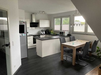 3-Zimmer DG-Wohnung mit Balkon, Einbauküche, Kfz-Stellplatz und Kamin in Haan
