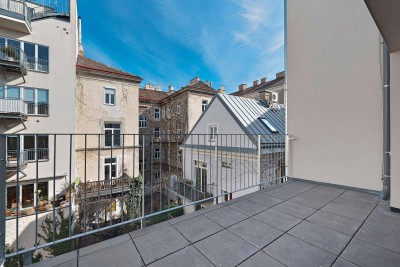 Lichtdurchfluteter ERSTBEZUG mit hofseitiger Terrasse! Grünblick in den Innenhof!