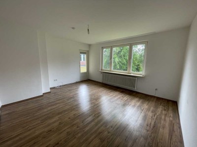 3 Zimmer mit Balkon & Stellplatz - TOP sanierte Wohnung in zentraler Lage