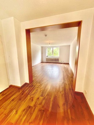 Schöne frisch renovierte 2,5-Zimmer-Wohnung  mit Balkon in Hannover-Ricklingen