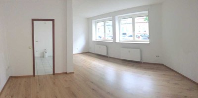 Hafenviertel Süd-Ost ! Gepfl. 3 Zimmer 75m² EG Wohnung ! Tagesl.Bad + Gäste WC, offene Küche, Rollos