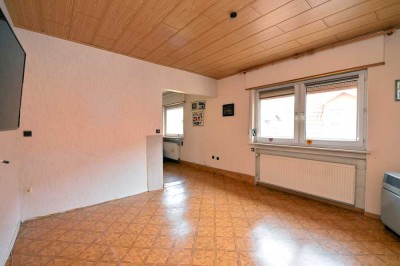 Ein- bis Zweifamilienhaus mit Dachterrasse und  Modernisierungs-Potential in guter Lage