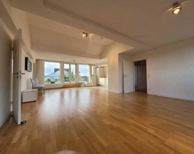 Penthouse Wohnung mit großer Terrasse und moderner Einbauküche in zentraler Lage Düsseldorfs