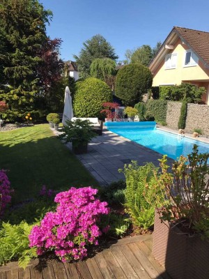 Rarität in Bestlage: Ein-Zweifamilienhaus mit exkl. Vollmöblierung und Salzwasserpool, Kamin usw.