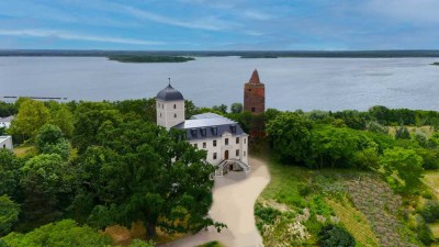 Wohnen im Schloss Pouch -  pure Eleganz auf rund 97,5 m² direkt am großen Goitzsche-See