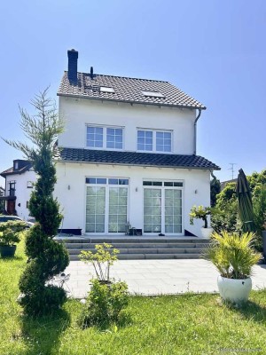 Familienidyll mit Mehrwert: Freistehendes Einfamilienhaus MIT EINLIEGERWOHNUNG in bevorzugter Lage
