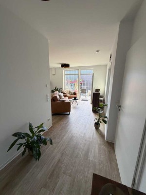 Moderne 2,5-Zimmer-Wohnung mit Balkon und Stellplatz
