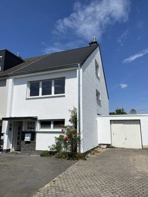 Platz für die ganze Familie: Modernes Reihenendhaus mit zzgl. ca. 85 m² ausgebautem DG und UG!