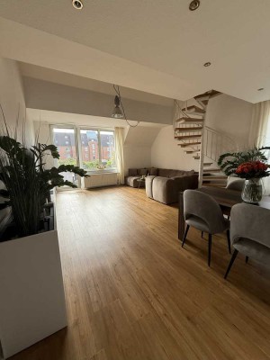Carmante 2,5-Galeriewohnung mit Balkon in Düsseldorf Lörick