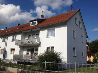 Geräumige Hochparterre-2-Zi.-Wohnung mit großem Balkon!