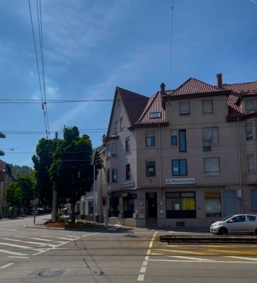 Renoviert und bezugsfrei: Licht durchflutete Altbauwohnung