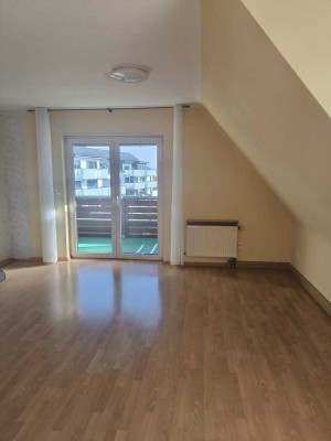 Schöne 4-Zimmer-Maisonettewohnung mit EBK und 2 Pkw-Außenstellplätze