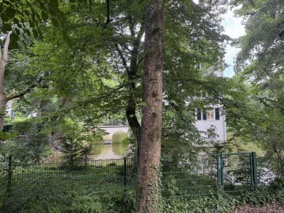 Reserviert!Herrschaftliche 2-3 FM - VILLA hohe Decken mit altem Baumbestand