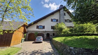 Sehr gepflegtes, wertiges Landhaus mit viel Charme u. Ausbaupotential auf großem
Gartengrundstück