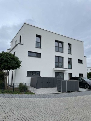3-Zimmer-Dachgeschosswohnung mit 33qm Sonnenterrasse in Hochheim am Main