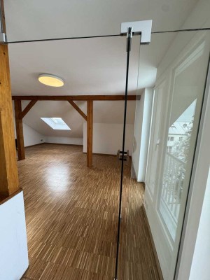 Helles Loft in unserer Haus-WG - Wir freuen uns auf dich oder euch!