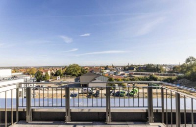 Stilvolle, neuwertige Service-Wohnung mit sonniger Dachterrasse und weitem Ausblick