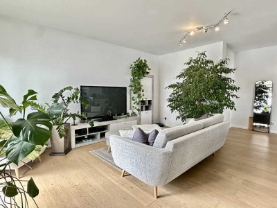 Einziehen oder vermieten? Neuwertige 3-Zi-Wohnung mit zwei Balkonen, EBK & TG-Stellplatz in Spardorf