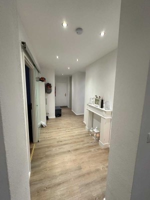 PROVINSIONSFREIE Helle 4-Zimmer Wohnung in SINDORF mit Balkon