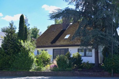 Großzügiges Einfamilienhaus mit Einliegerwohnung und großem Garten in Südlage