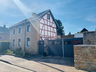 RAUS AUFS LAND! Idyllische Fachwerk-Hofanlage auf ca. 1000 m² Grundstück mit Selbstversorgergarten