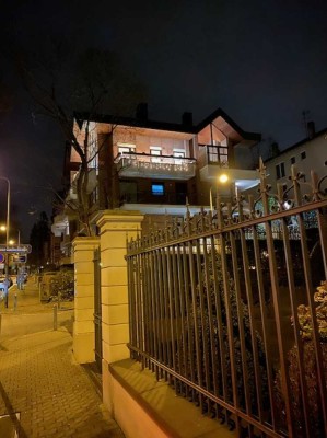 Haus im Haus- Küche, Terrassen, 2 Kamine, Garten, TG, 2 Bäder- Kurpark- beste Lage